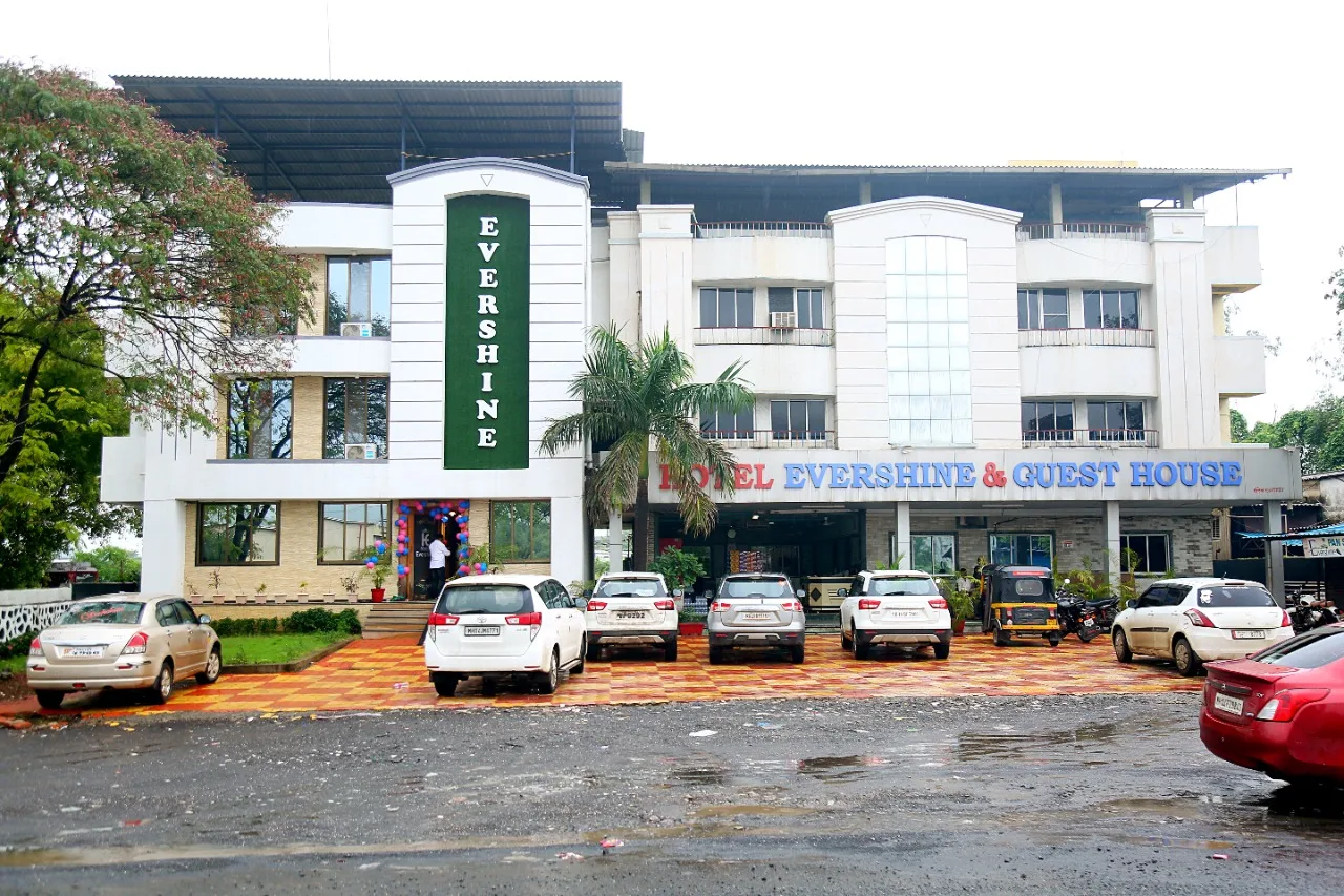 Front view of Hotel Evershine & Guest House building on Wada-Bhiwandi Road with parking area
